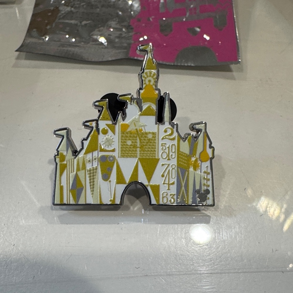 Disneyland wave b it’s a small world castle chaser pin 2025